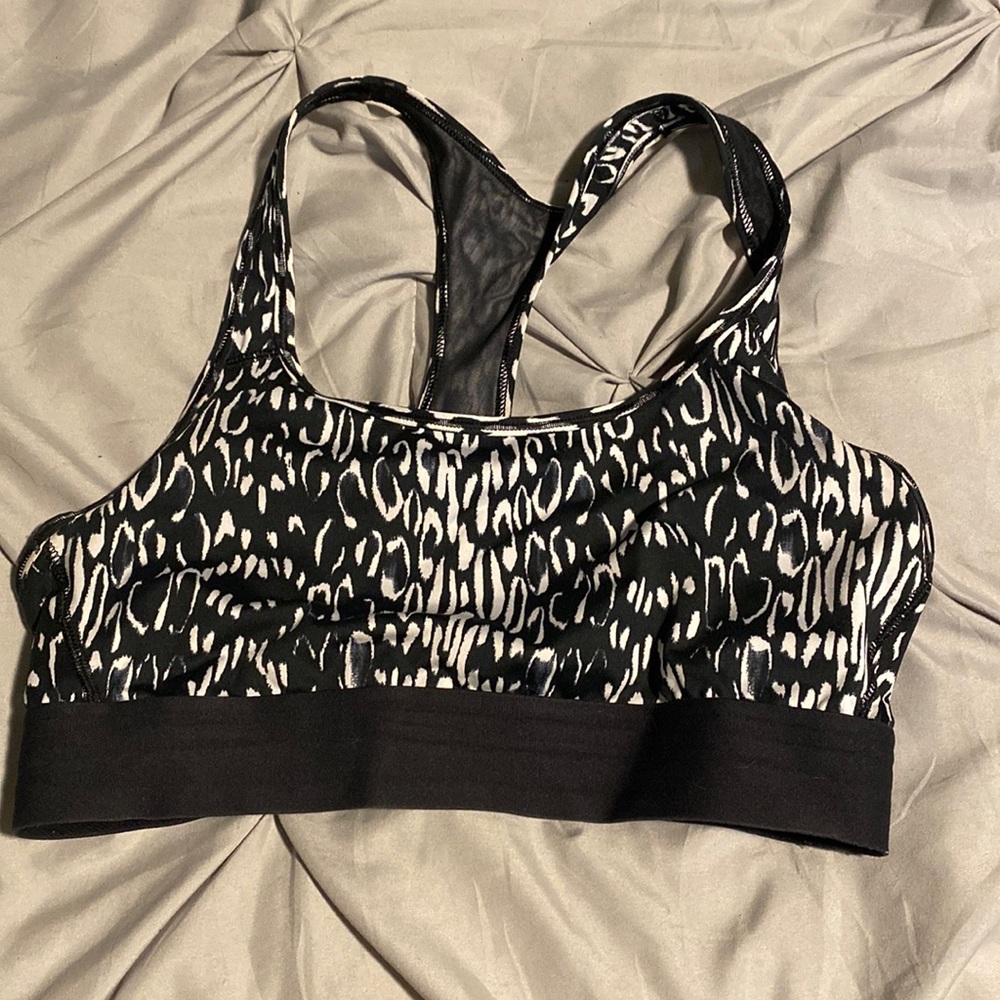 Used but great condition VICTORIA'S SECRET SPORTS BRA